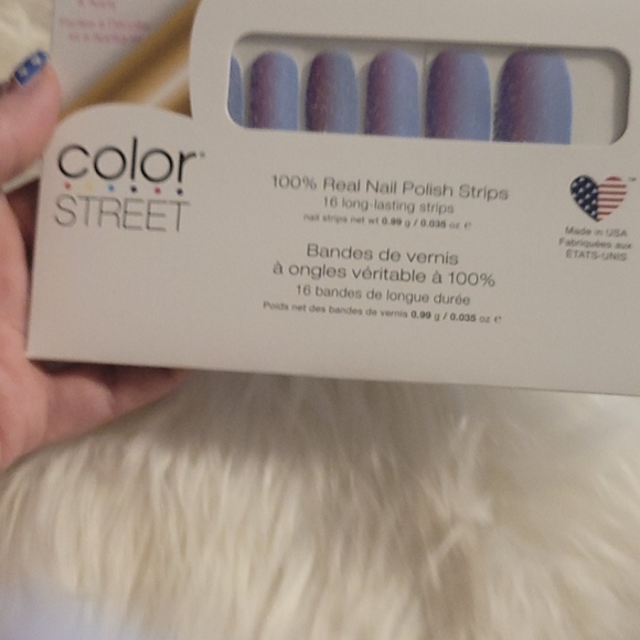 Color street - Picture 3 of 3